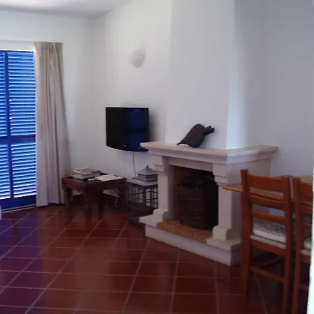 Holiday Urbanizacao Da Bemposta בית נופש אלבור